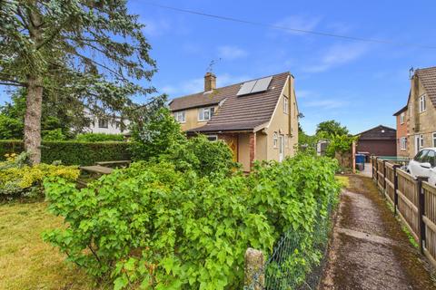 3 bed property, in Cogdells Close, £565,000