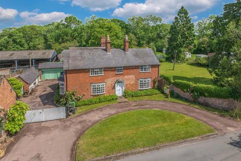 7 bed property, in Braggs Farm Lane, £650,000