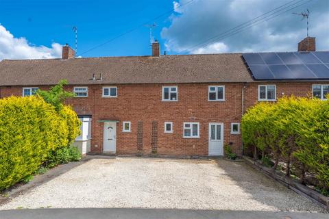 3 bed property, in Meadow Road, £350,000