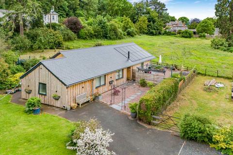 3 bed property, in Ludlow Road, £650,000
