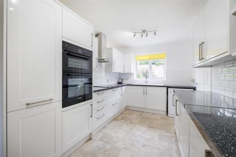 2 bed property, in Dukes Drive, £300,000