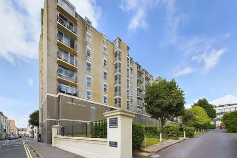 1 bed property, in Osprey House, £225,000