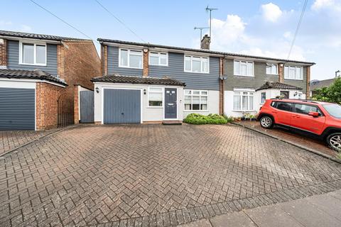 4 bed property, in Langdale Road, £475,000