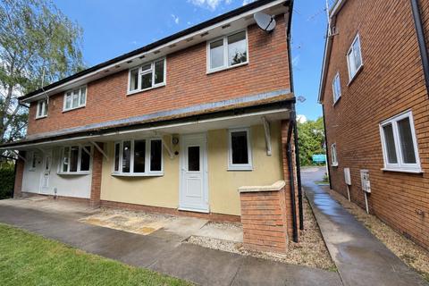2 bed property, in Waterside, £230,000
