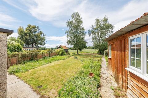 3 bed property, in Halesworth Road, £270,000