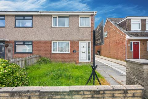 3 bed property, in Manor Avenue, £180,000