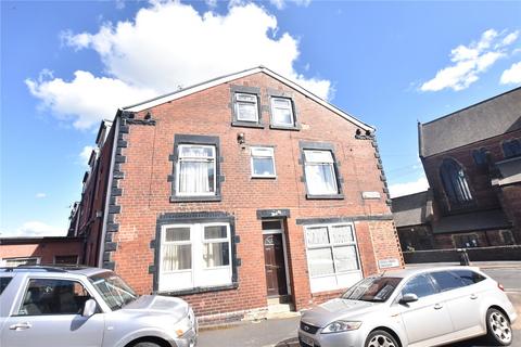 6 bed property, in Cross Green Lane, £130,000