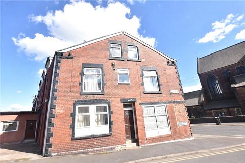 6 bed property, in Cross Green Lane, £130,000