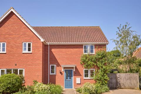 3 bed property, in Castell Close, £295,000