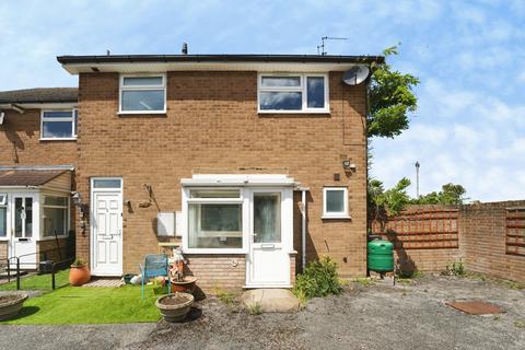 2 bed property, in Perry Orchard, £165,000