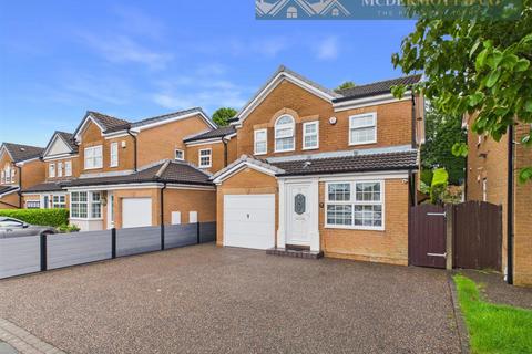 3 bed property, in Arkendale Close, £430,000