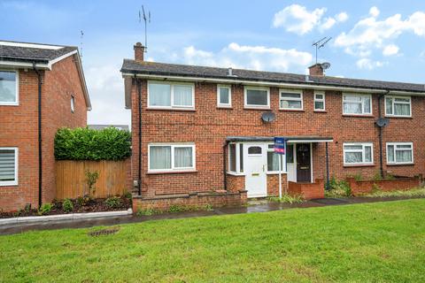 3 bed property, in Croxley View, £400,000