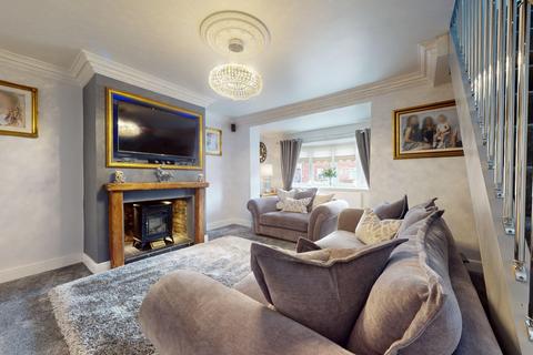 3 bed property, in Wells Grove, £284,995