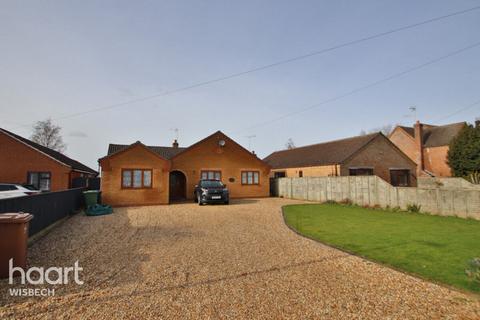4 bed property, in Back Road, £350,000