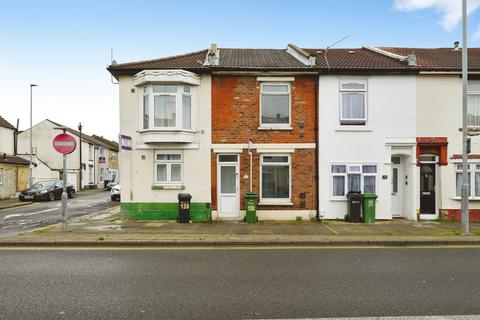 2 bed property, in Twyford Avenue, £200,000