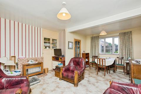 3 bed property, in Taddington Road, £180,000