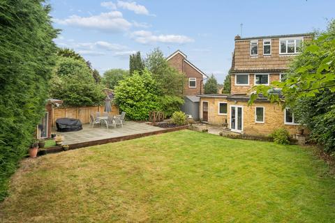 4 bed property, in Pond Lane, £800,000
