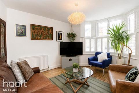 3 bed property, in Lower Court Road, £500,000