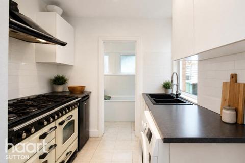 3 bed property, in Lower Court Road, £500,000