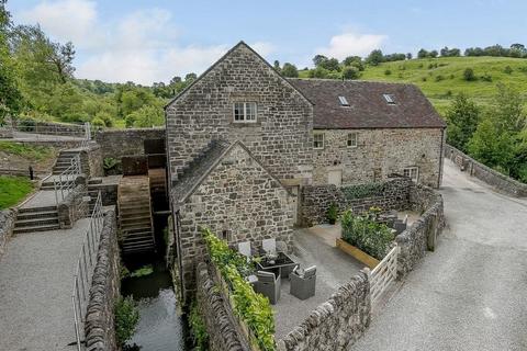5 bed property, in Bradbourne, £1,250,000