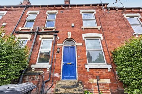 2 bed property, in Lascelles Road West, £82,000