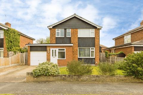 3 bed property, in Clifford Drive, £420,000