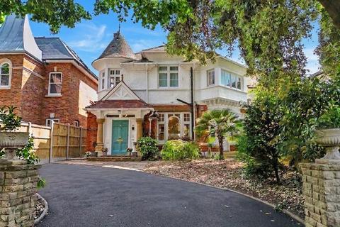 3 bed property, in Palace Road, £1,795,000