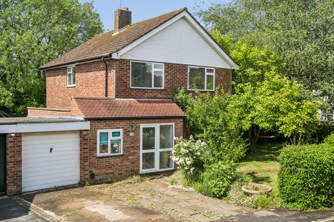 3 bed property, in Laurel Close, £650,000