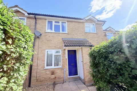 1 bed property, in Lavender Close, £220,000