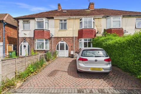 4 bed property, in Harborough Road, £325,000