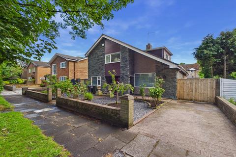 4 bed property, in Woodlands, £700,000