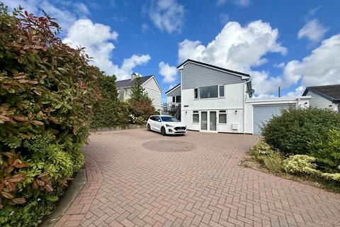 5 bed property, in Rhostrehwfa, £449,950
