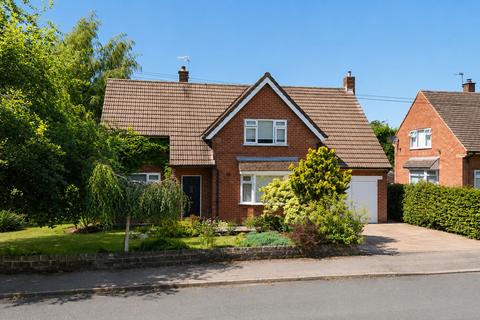 3 bed property, in Fairbourne Avenue, £675,000