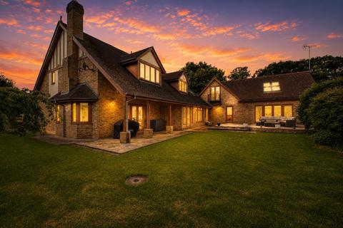 5 bed property, in Northampton Road, £950,000