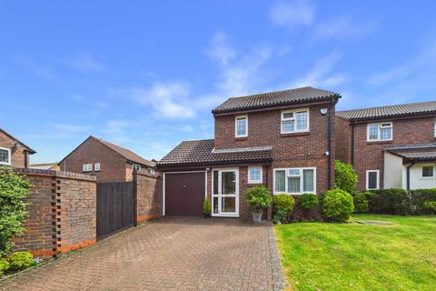 3 bed property, in Blossom Close, £575,000