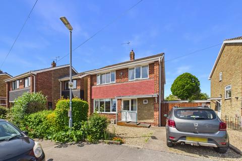 3 bed property, in Beechdale, £220,000