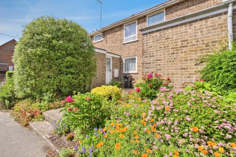 2 bed property, in Moretons Lane, £260,000