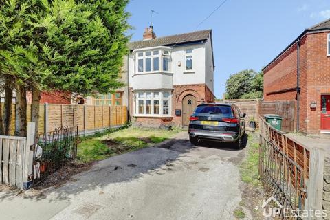2 bed property, in Willenhall Lane, £250,000