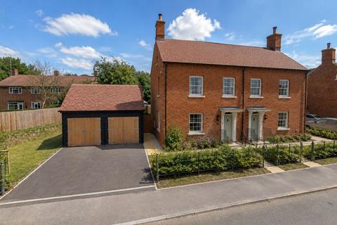 4 bed property, in Mill Green Lane, £750,000