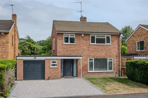3 bed property, in Birnam Close, £685,000