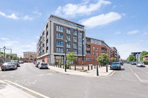 2 bed property, in Mostyn Grove, £400,000