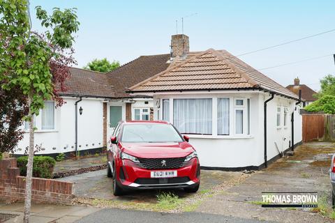 2 bed property, in Borkwood Way, £450,000