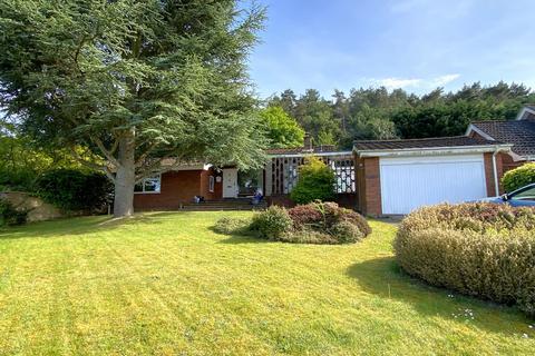 4 bed property, in Lilac Grove, £675,000