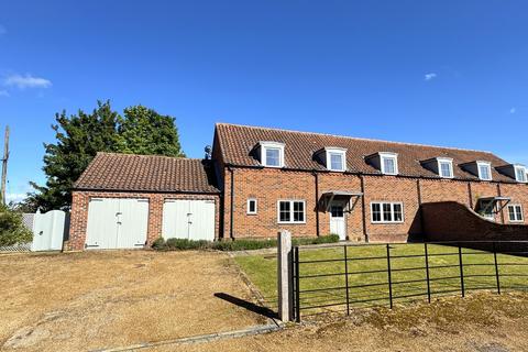 4 bed property, in SNETTISHAM - Modern 4 Bedroom 'Barn Style' Residence with Paddock Views, £675,000