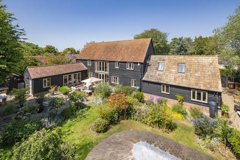 5 bed property, in Newmans Green, £995,000