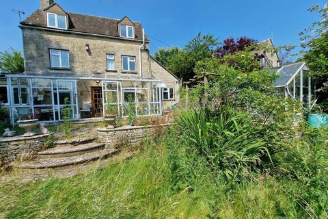 3 bed property, in Coppice Hill, £550,000