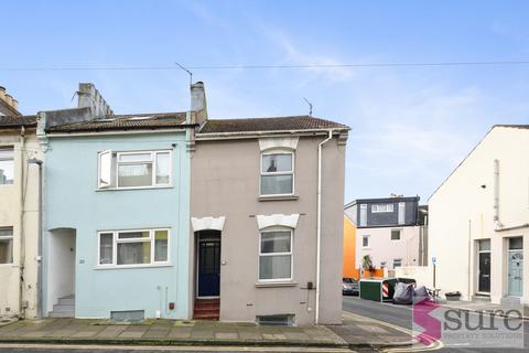 4 bed property, in Rochester Street, £450,000