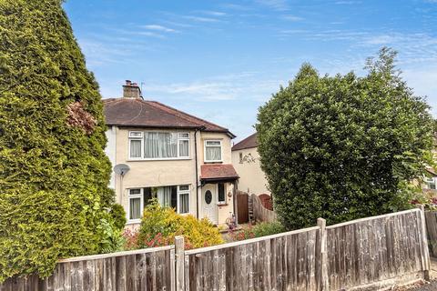 3 bed property, in Coulsdon, £450,000