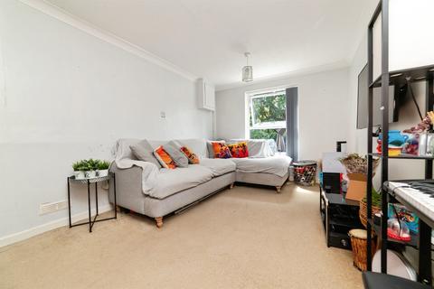 2 bed property, in Fallowfield, £290,000
