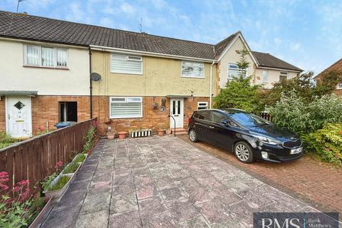 3 bed property, in Kirkwood Drive, £150,000